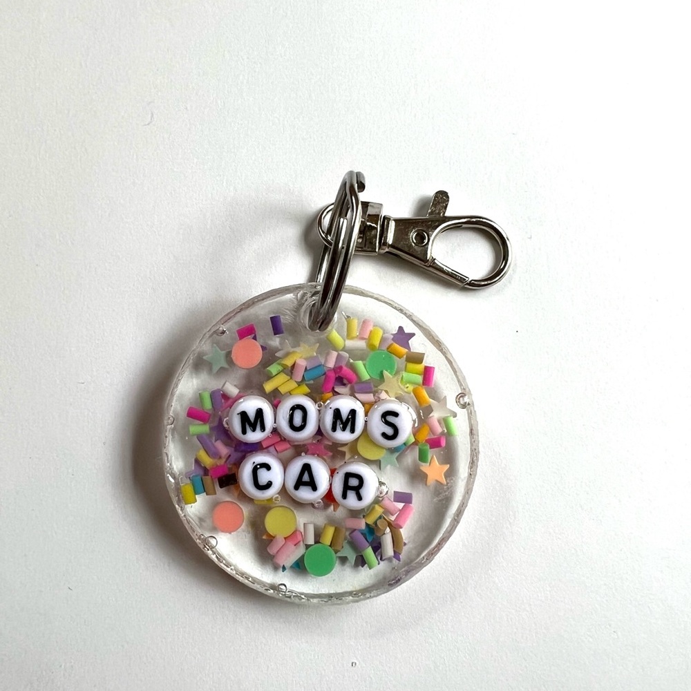 Resin keychain “moms car”